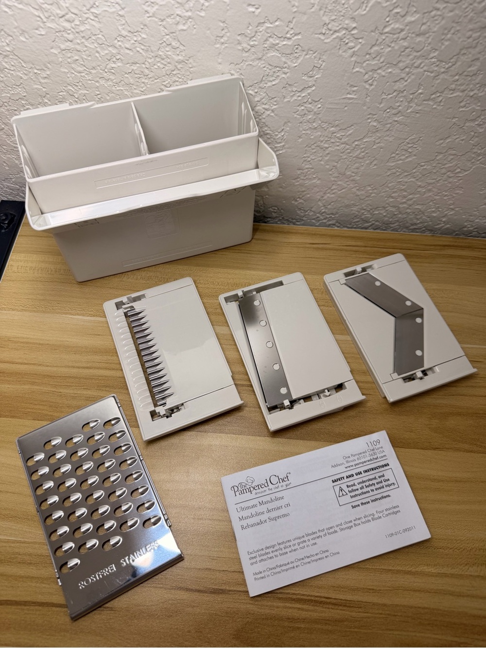 Pampered Chef White Mandoline Set with Stainless Steel Blades and Grater Full